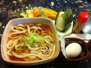 秋のお勧めランチパーラージロー（うどんセット）